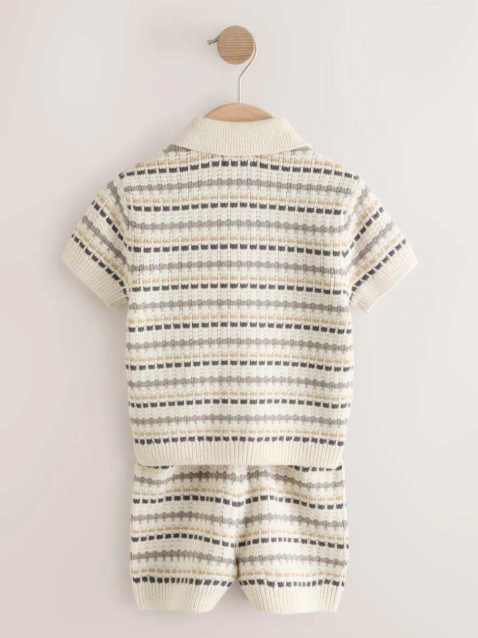 Sets En Outfits|Shorts|Next Neutraal - Set van gebreid poloshirt met textuur en reverskraag en shorts (3mnd -10jr)