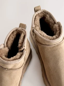 Ruimvallend En Extraruimvallend|Boots|Next - Waterafstotende enkellaarzen van imitatiebont Neutraal taupe suède