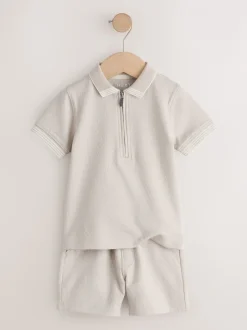 Shorts|Next Neutral Zip Neck - Set van poloshirt met korte mouwen en short (3mnd-7jr)