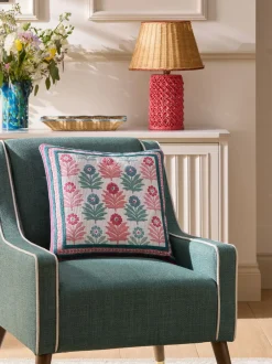 Kussentjes En Plaids|Kussentjes En Plaids*Nina Campbell Primrose Hill geborduurd kussen