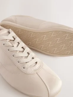 Sneakers*Next - Satijnen sneakers met veters Oesterkleurig