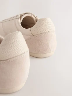 Sneakers*Next - Satijnen sneakers met veters Oesterkleurig