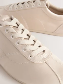 Sneakers*Next - Satijnen sneakers met veters Oesterkleurig