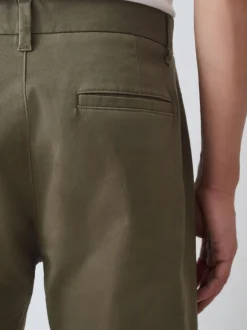 Broeken En Chino's|Next Olijfgroen - Straight fit - Stretchy chino