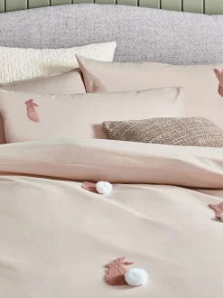 Beddengoedsets En Dekbedovertrekken*Next Paashaas dekbedovertrek- en kussensloopset van 100% katoen met getufte pompons