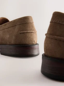 Schoenen|Formele Schoenen|Next - Standaard pasvorm - Suède instappers Pastelgeel
