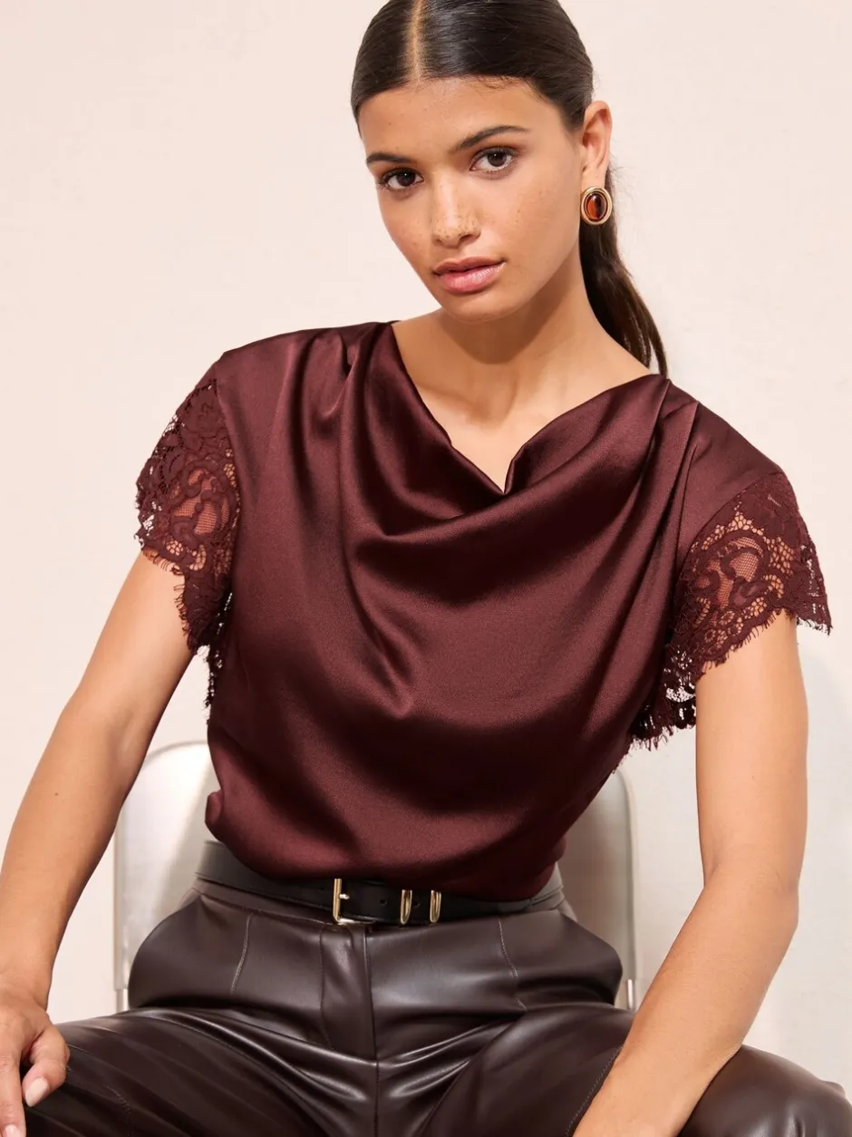 Blouses En Overhemden*Friends Like These - satijnen blouse met kanten detail en watervalhals Rood