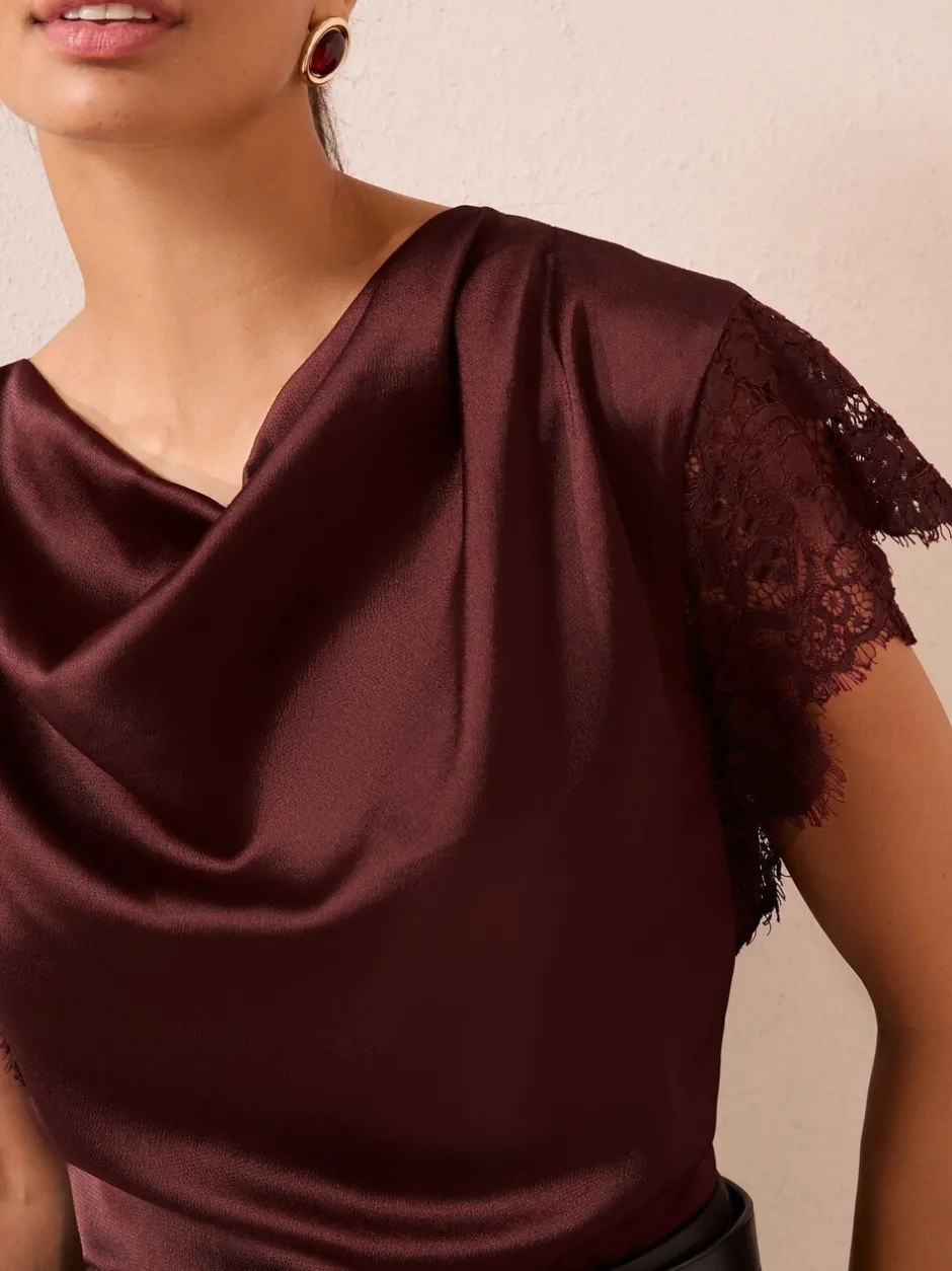 Blouses En Overhemden*Friends Like These - satijnen blouse met kanten detail en watervalhals Rood