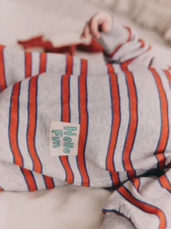 Rompertjes En Tuinbroeken|Babypakjes En Babypyjama's|Next Rood/grijs gestreept - Baby joggingromper (0mnd-3jr)