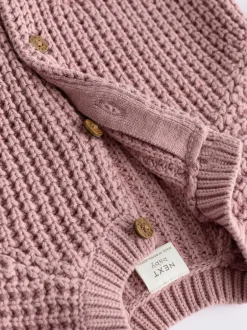 Gebreide Kleding|Next Roze - Gebreid babyvestje met geborduurde slogan op de rug (0mnd-2jr)