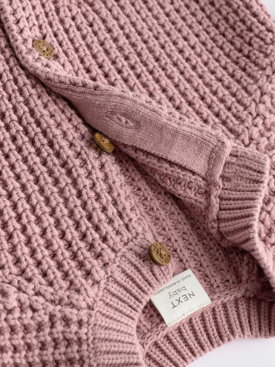 Gebreide Kleding|Next Roze - Gebreid babyvestje met geborduurde slogan op de rug (0mnd-2jr)