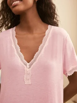 Alle Nacht- En Loungekleding|Laura Ashley Roze - nachthemd van Modal met kanten rand