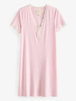 Alle Nacht- En Loungekleding|Laura Ashley Roze - nachthemd van Modal met kanten rand