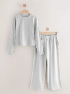 Pyjama's|Loungewear*self. Pyjama met lange mouwen