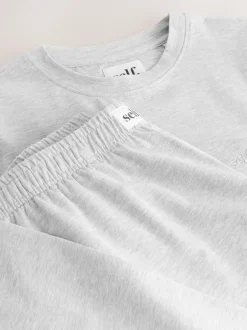 Pyjama's|Loungewear*self. Pyjama met lange mouwen