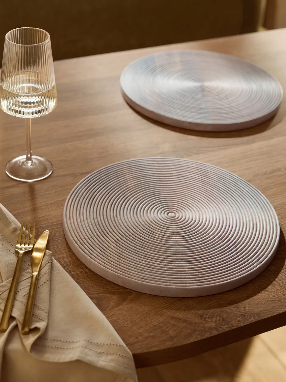 Tafellinnen En Placemats |Next Set van 2 Bronx geëtste houten placemats Kalkwas