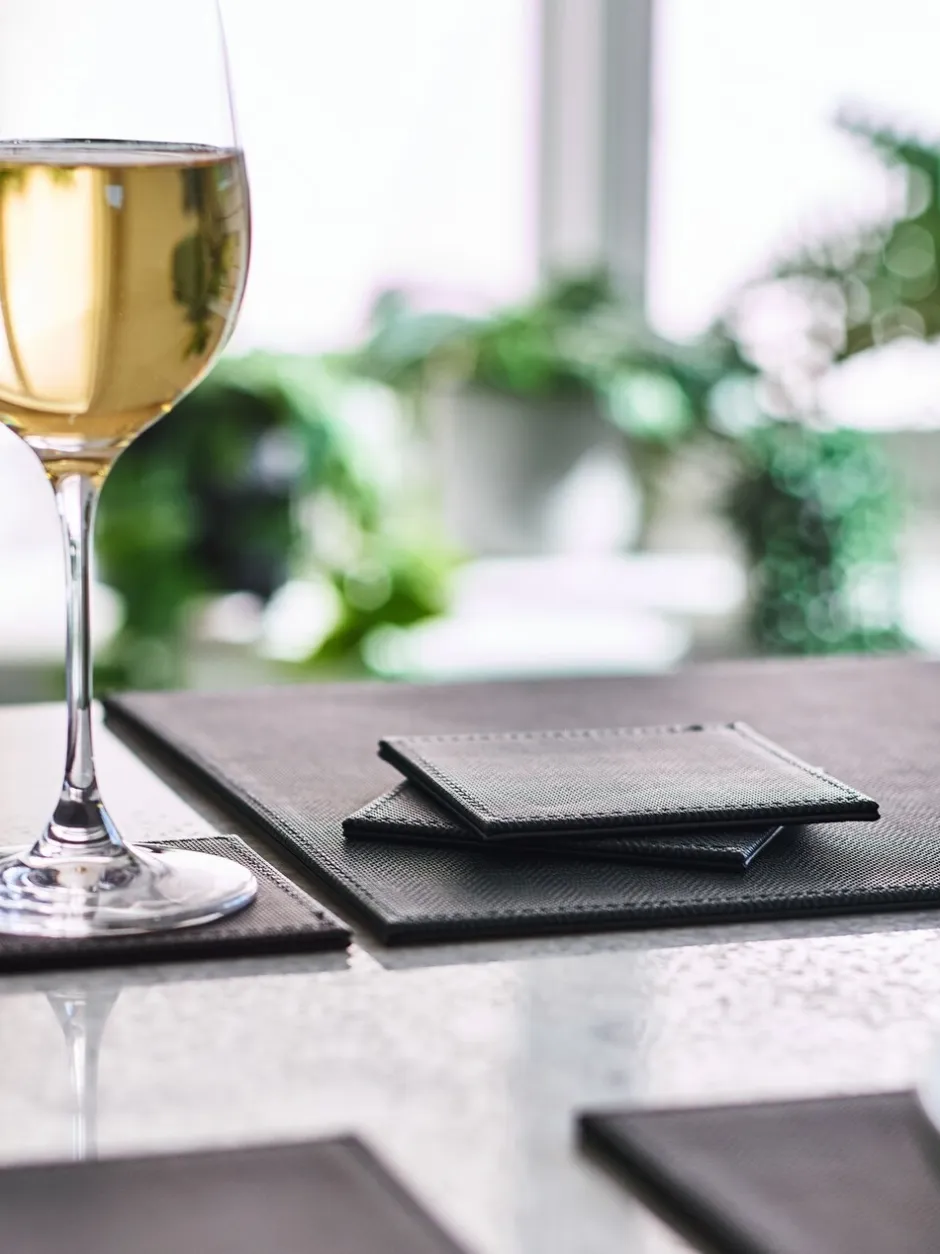 Tafellinnen En Placemats |Next Set van 4 omkeerbare placemats en onderzetters van imitatieleer Zwart