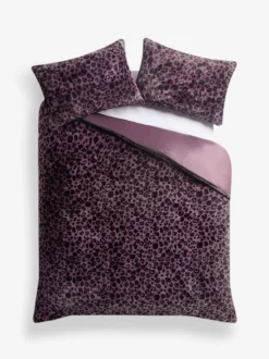 Beddengoedsets En Dekbedovertrekken|Next Set van dekbedovertrek en kussensloop van imitatiebont Paarse luipaardprint