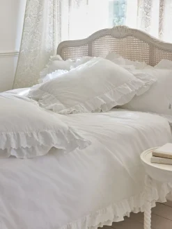 Beddengoedsets En Dekbedovertrekken*Shabby Chic by Rachel Ashwell® set van 2 Broderie Anglaise kussenslopen met ruches Wit