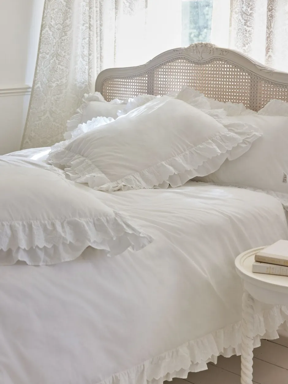 Beddengoedsets En Dekbedovertrekken*Shabby Chic by Rachel Ashwell® set van 2 Broderie Anglaise kussenslopen met ruches Wit