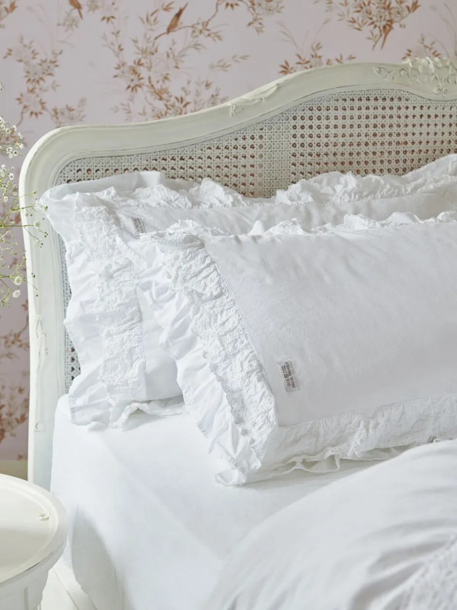 Beddengoedsets En Dekbedovertrekken*Shabby Chic by Rachel Ashwell® set van 2 Broderie Anglaise kussenslopen met ruches Wit