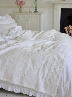 Kussentjes En Plaids|Kussentjes En Plaids|Shabby Chic by Rachel Ashwell® Textuur Bloemen Matelasse Bedloper Wit