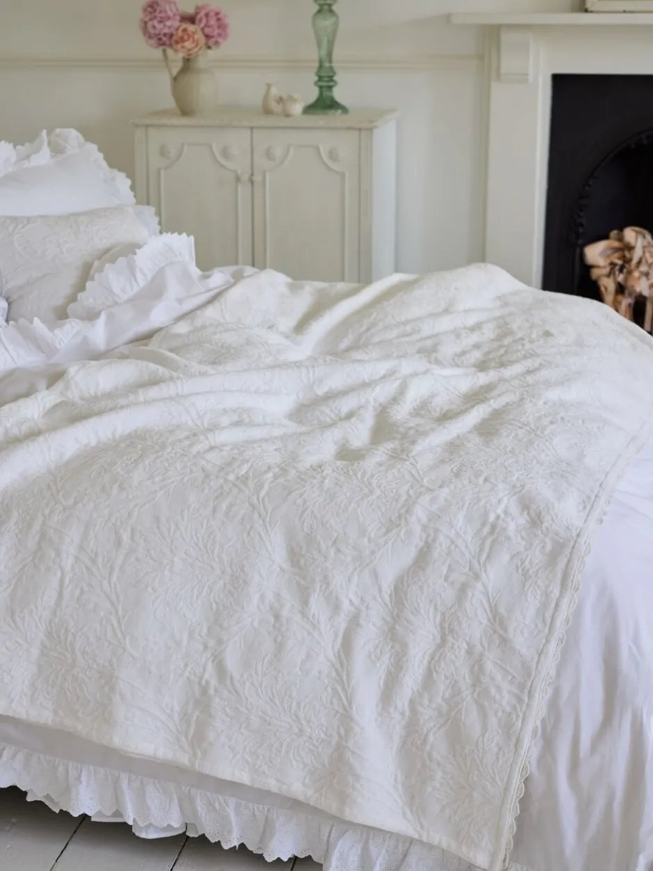 Kussentjes En Plaids|Kussentjes En Plaids|Shabby Chic by Rachel Ashwell® Textuur Bloemen Matelasse Bedloper Wit