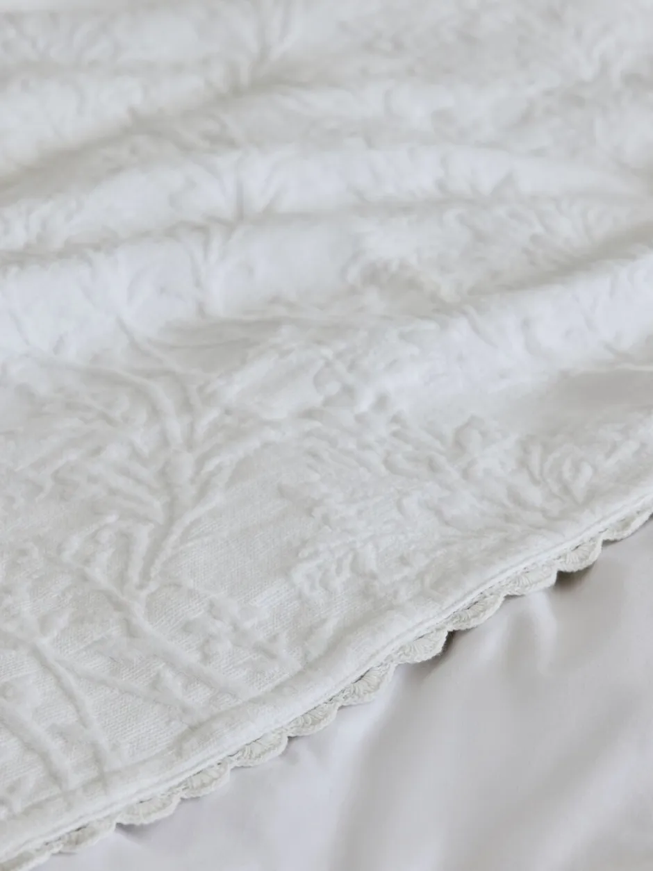 Kussentjes En Plaids|Kussentjes En Plaids|Shabby Chic by Rachel Ashwell® Textuur Bloemen Matelasse Bedloper Wit