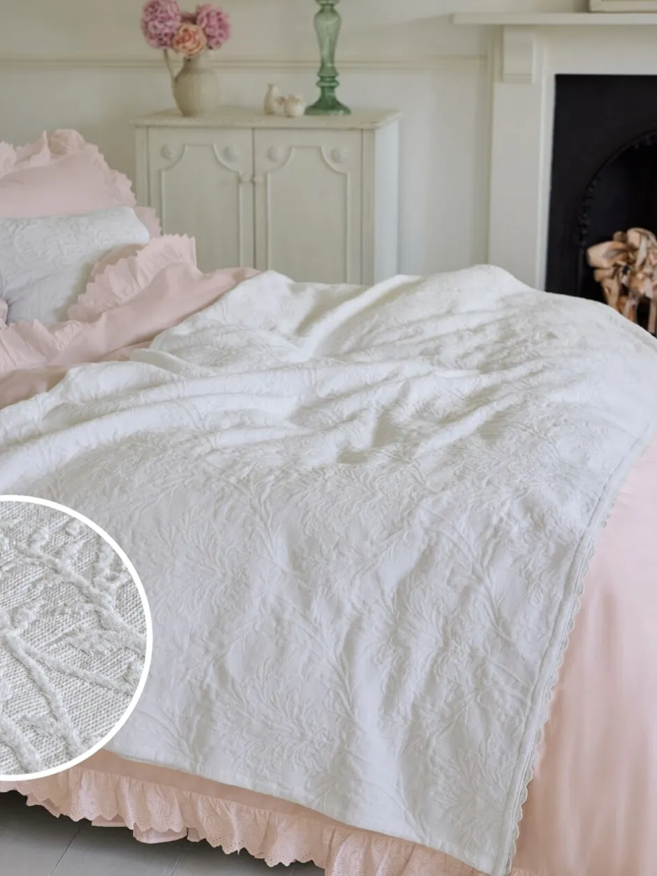Kussentjes En Plaids|Kussentjes En Plaids|Shabby Chic by Rachel Ashwell® Textuur Bloemen Matelasse Bedloper Wit