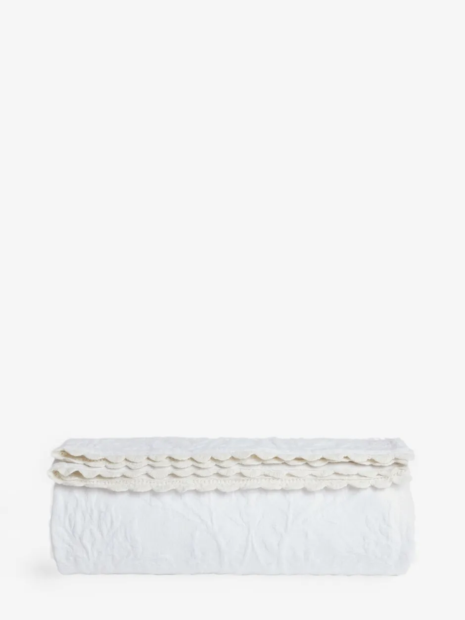 Kussentjes En Plaids|Kussentjes En Plaids|Shabby Chic by Rachel Ashwell® Textuur Bloemen Matelasse Bedloper Wit