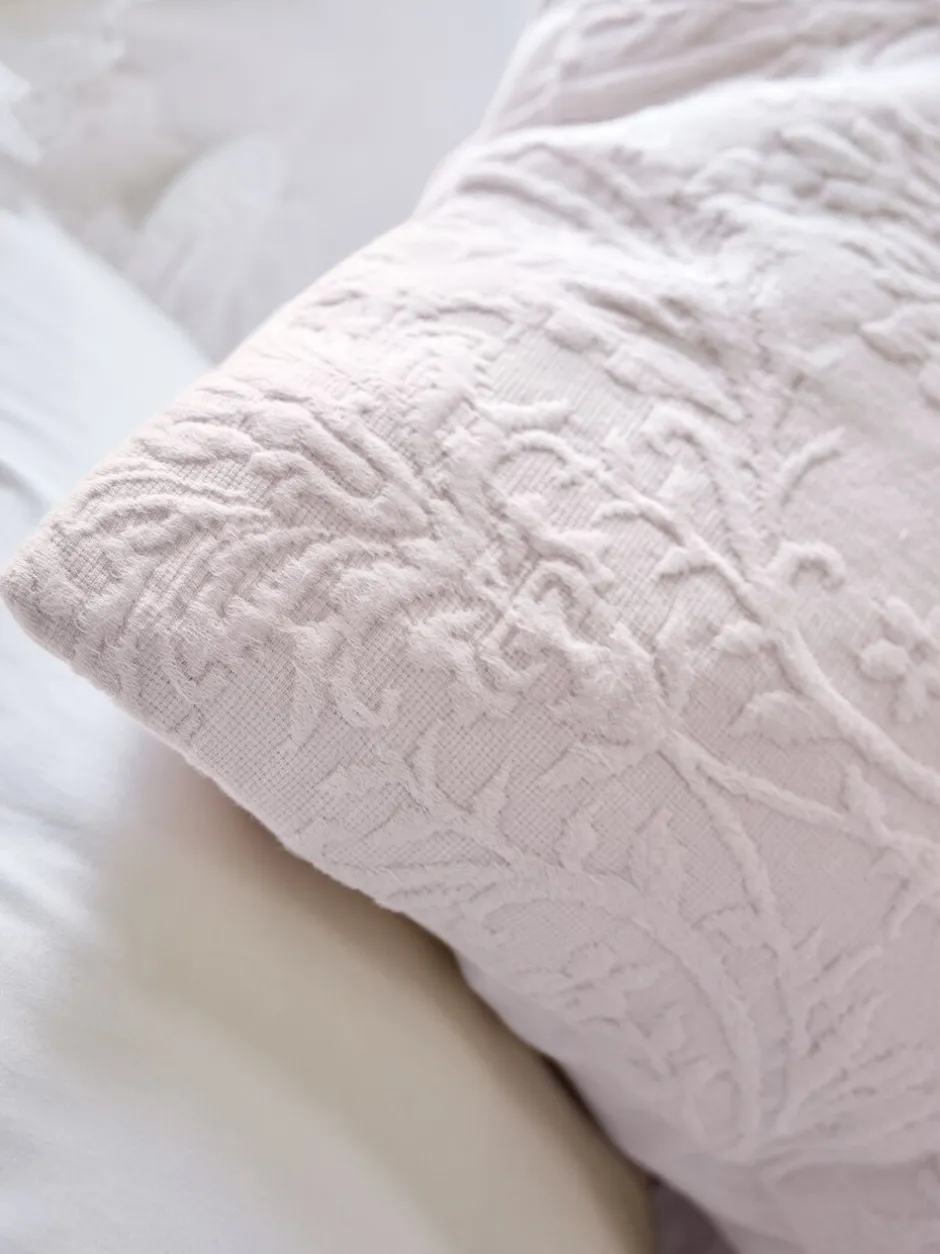 Kussentjes En Plaids|Kussentjes En Plaids*Shabby Chic by Rachel Ashwell® Textured Floral Matelasse Cushion Roze