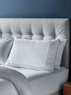 Dekbedden En Kussens|Silentnight Medium Wellbeing koel aanvoelend kussen