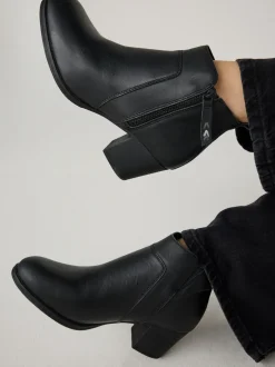 Boots*Skechers Taxi Ankle Boots