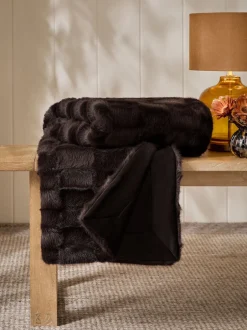 Kussentjes En Plaids|Kussentjes En Plaids|Next Sprei met ruit van imitatiebont met textuur Chocoladebruin