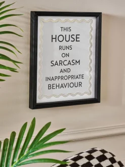 Canvassen En Kunst Voor Aan De Wand*Next This House Runs On Framed Wall Art