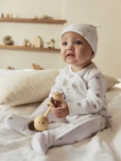 Babypakjes En Babypyjama's*Next Wit - Born in 2026 baby pyjama en muts set (0 - 9 mnd)