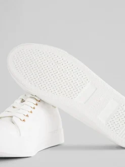 Ruimvallend En Extraruimvallend|Sneakers|Next - Gelakte honkbalsneakers Wit