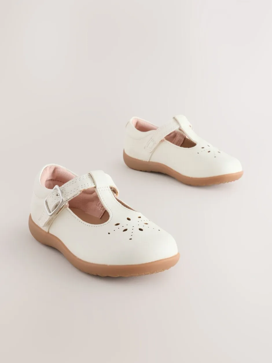 Babyschoenen*Next - First Walker schoenen met klittenband en T-bandje Wit leer