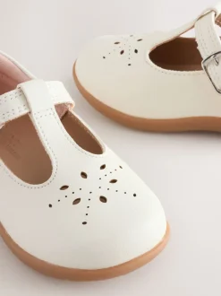 Babyschoenen*Next - First Walker schoenen met klittenband en T-bandje Wit leer