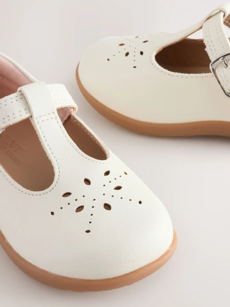 Babyschoenen*Next - First Walker schoenen met klittenband en T-bandje Wit leer