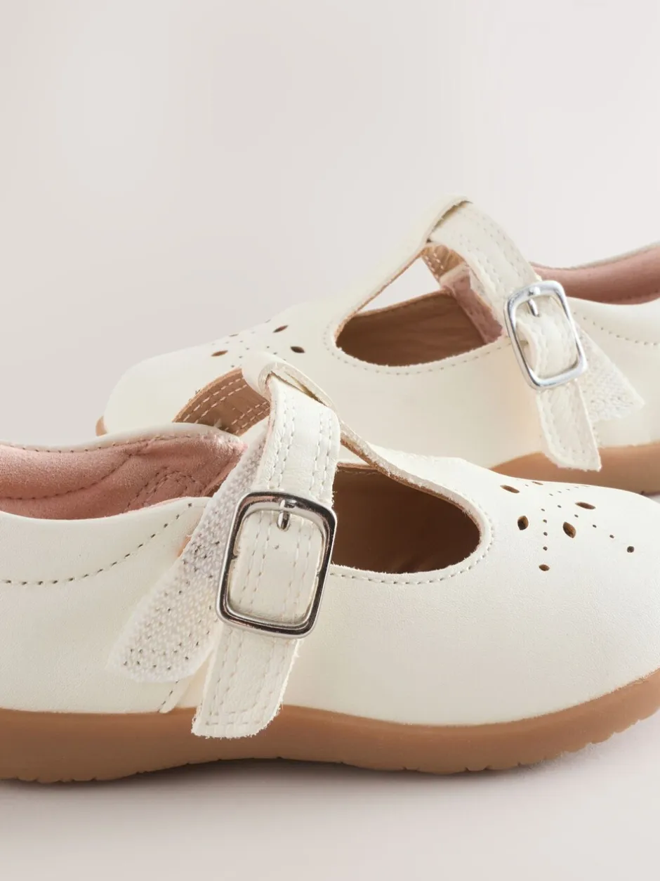 Babyschoenen*Next - First Walker schoenen met klittenband en T-bandje Wit leer