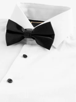 Formele Overhemden|Shirts*Next - Slim Fit - Set van overhemd met enkele manchet en een vlinderstrik Witte structuur/zwarte vlinderdas