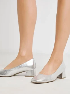 Ruimvallend En Extraruimvallend|Schoenen Met Hakken|JD Williams - Heavenly Soles By Low Block Heels Court Shoes Zilver