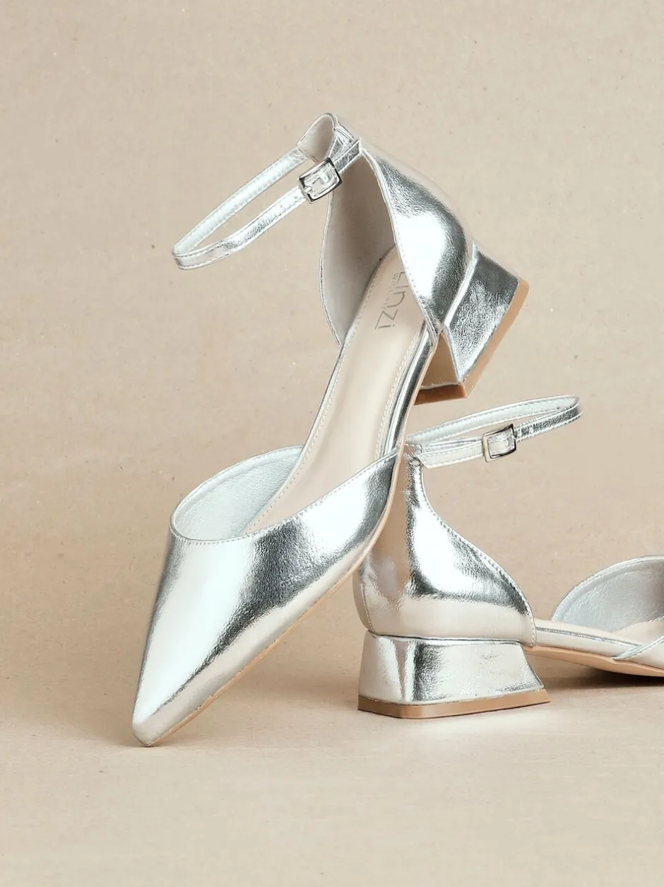 Ruimvallend En Extraruimvallend|Lage Schoenen|Linzi - Dolly pumps met lage blokhak en wijde pasvorm Zilver