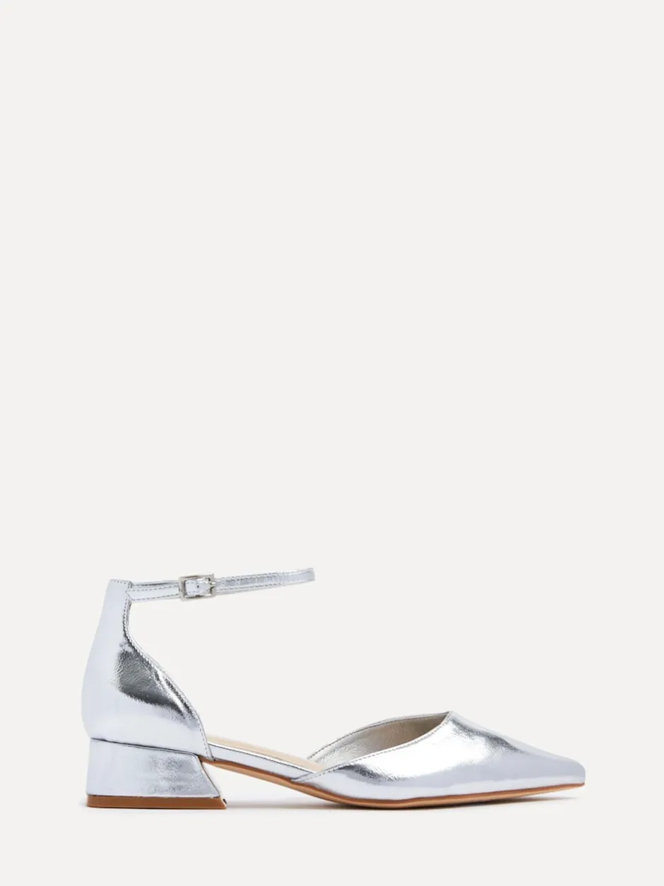 Ruimvallend En Extraruimvallend|Lage Schoenen|Linzi - Dolly pumps met lage blokhak en wijde pasvorm Zilver