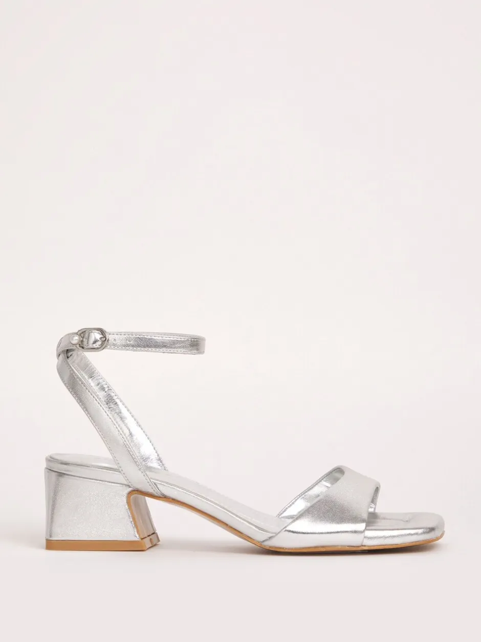 Ruimvallend En Extraruimvallend|Schoenen Met Hakken*Simply Be - Barely There on Low Block Heels in Extra Wide Fit Zilver