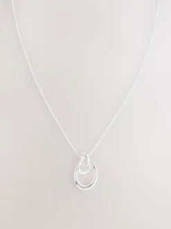 Sieraden*Next - Ketting met hangertje van vereende ringen Zilverkleurig