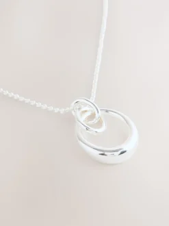 Sieraden*Next - Ketting met hangertje van vereende ringen Zilverkleurig
