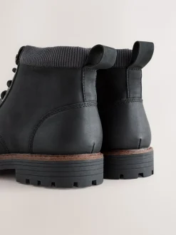 Boots*Next - Borg gevoerde laarzen met koordafwerking Zwart