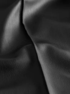 Broeken*Next - Broek met rechte pijpen van imitatieleer Zwart